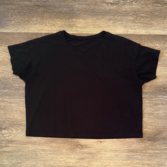 Lululemon Classic Black Women's Crop Top - Picture 1 of 6